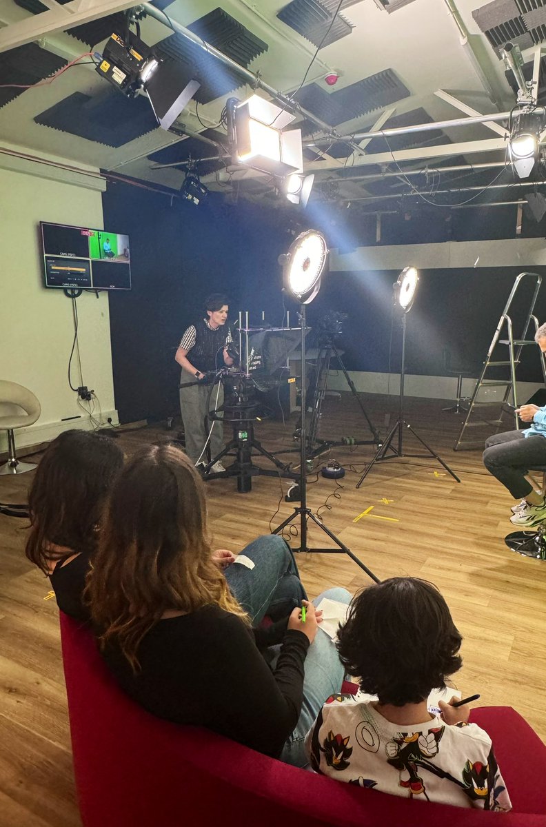 Ever wondered what challenges presenters tackle daily?
We had some young talents interested in becoming presenters, so we made sure they heard real-life experiences from an expert! Hope this helps them make informed career choices

Let's support them together!
#Community #Ealing