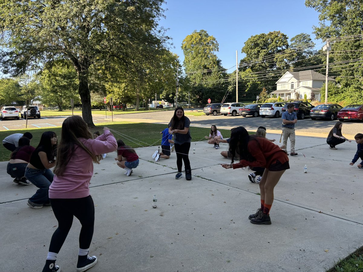 NorthScience's tweet image. Students engage in a team building communication exercise in science classes this week with Mr. Silvestri/Marotta/Draesel.
Dunk the Marker activity #mtpspride #mtpssci