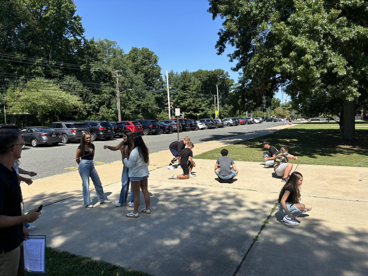 NorthScience's tweet image. Students engage in a team building communication exercise in science classes this week with Mr. Silvestri/Marotta/Draesel.
Dunk the Marker activity #mtpspride #mtpssci