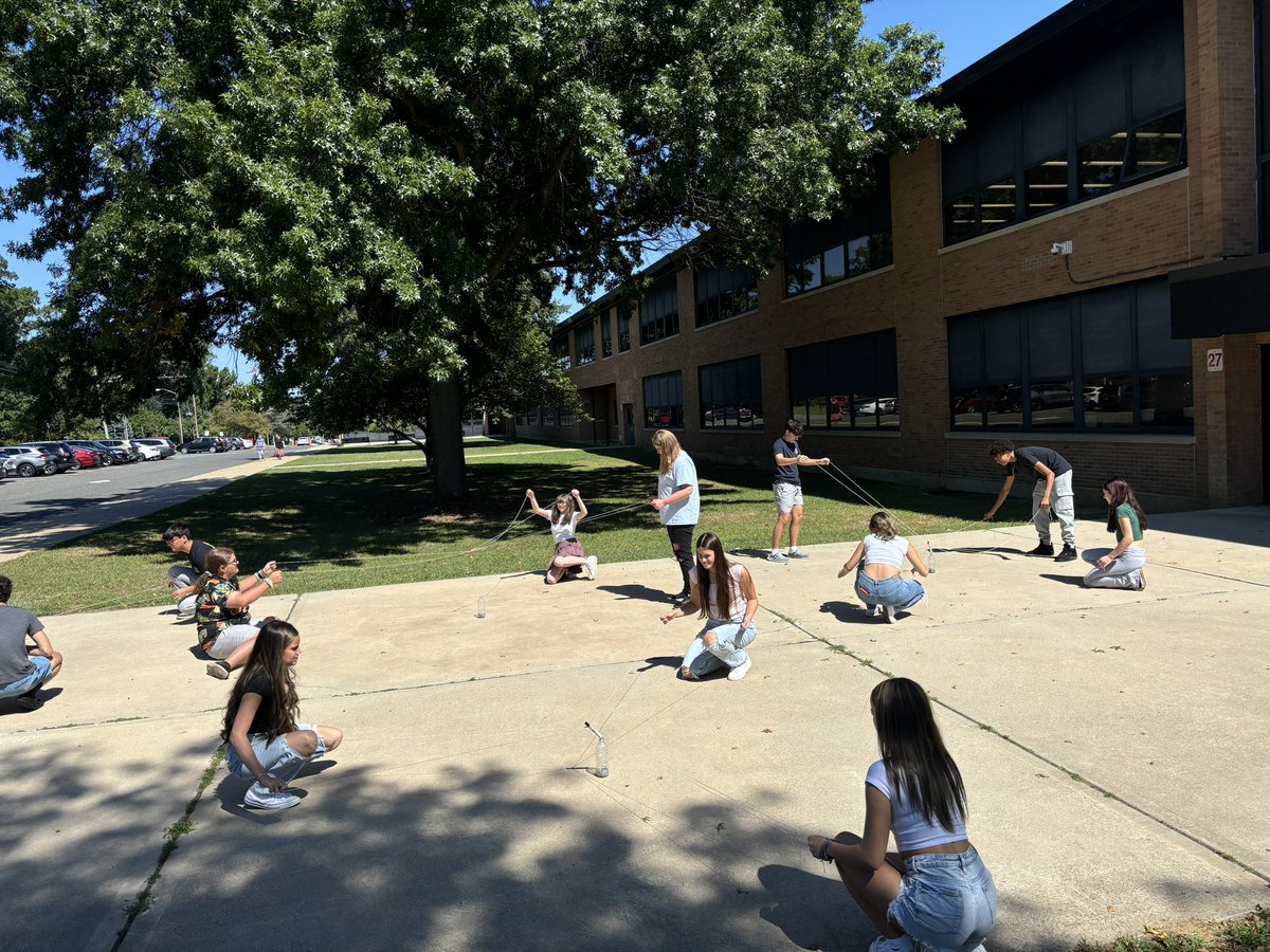 NorthScience's tweet image. Students engage in a team building communication exercise in science classes this week with Mr. Silvestri/Marotta/Draesel.
Dunk the Marker activity #mtpspride #mtpssci