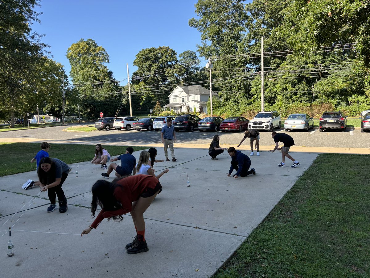 NorthScience's tweet image. Students engage in a team building communication exercise in science classes this week with Mr. Silvestri/Marotta/Draesel.
Dunk the Marker activity #mtpspride #mtpssci