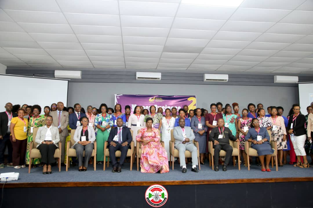 OmbudsmanBI's tweet image. Poursuivant son allocution, l'Ombudsman rappelle que le @BurundiGov encourage et soutient la participation de la femme dans le secteur privé,source de création de richesses et d'emploi mais aussi d'une croissance économique forte et durable. #Burundi
