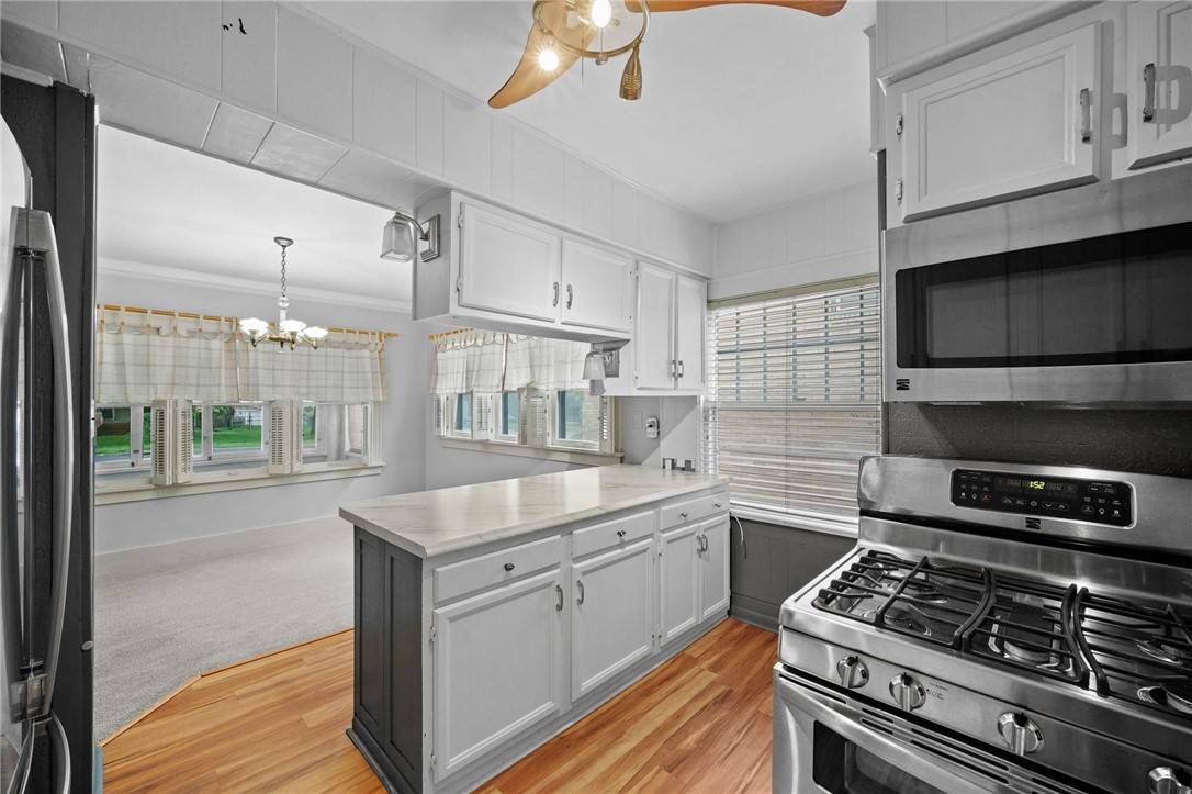 Joe__Hand's tweet image. Now offered at $298,000.
1001 42nd Street, Des Moines, IA 50311 is a fantastic property with 3 bedrooms and 1 bathroom. Good sized lot, close to shops and Roosevelt High School.
 goldfinchiowa.com/d8r9wr0w