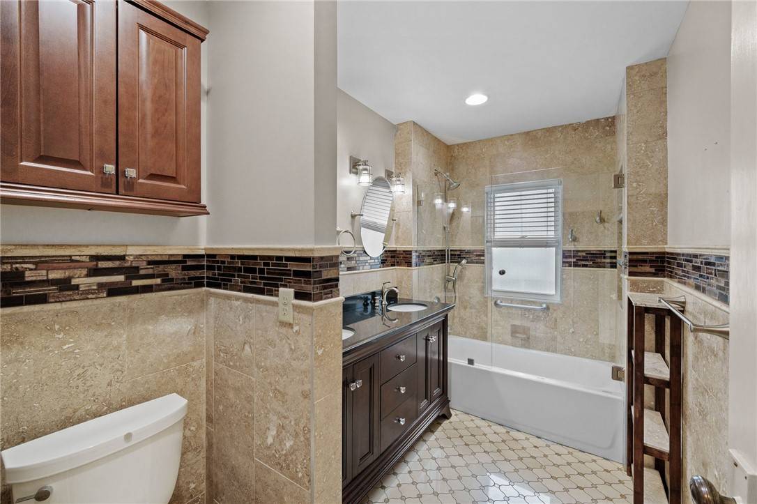 Joe__Hand's tweet image. Now offered at $298,000.
1001 42nd Street, Des Moines, IA 50311 is a fantastic property with 3 bedrooms and 1 bathroom. Good sized lot, close to shops and Roosevelt High School.
 goldfinchiowa.com/d8r9wr0w