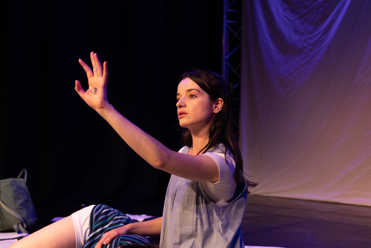 ONE WEEK TIL WE OPEN ❤️👁🦷
To celebrate, if you sign up for our newsletter, we’ll send over an exclusive code for £12.50 tix!! Sept 11th 9pm &amp; 13th 7pm <a href="/KingsHeadThtr/">King's Head Theatre</a> “4 girls” is for the #truecrimejunkie #horrorfan #videogameaddict &amp; fans of #newwriting! linktr.ee/missingribcoll…