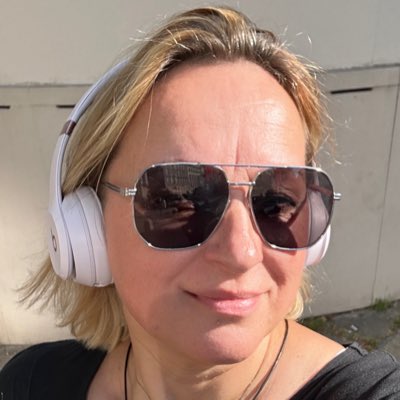 Happiest with my pink <a href="/beatsbydre/">Beats by Dre</a> - But now I have to find some matching Rosegold Sunglasses. 😎 🤦‍♀️
