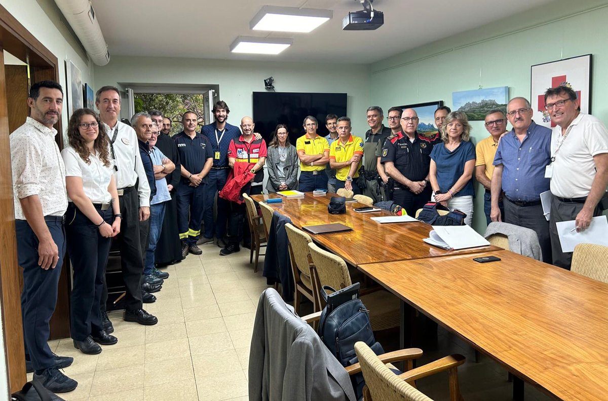 ❗️Aquest matí s'ha dut a terme la reunió del sistema de seguretat integral de Montserrat de cara a la inauguració del #MillenariMontserrat. 

👉Treballem en la prevenció i protecció de persones,  bens, instalacions i l'entorn natural!

Gràcies a tots els que ho feu possible 🙌!