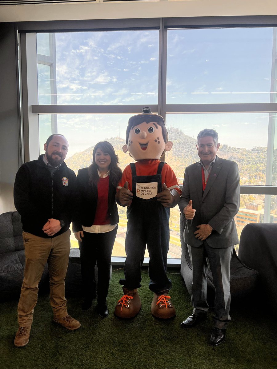Nuestro programa de visitas guiadas llevó a alumnos del Liceo Bicentenario Técnico Profesional Ignacio Domeyko a conocer las instalaciones de ABB  Pudieron conocer alta tecnología que se utilizan en los procesos mineros, asimismo, conocer un centro de operaciones remoto.  🏆