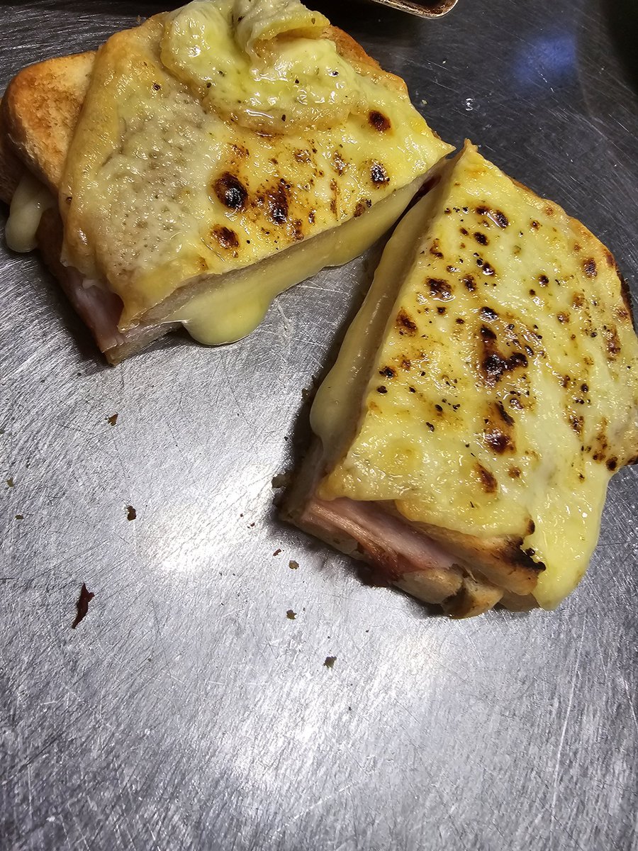 GwenBackAgain's tweet photo. @FoxxyLillyVT Then just a filthy cheese and ham toasties to finish it off (it was glorious) https://t.co/rluYMYr966