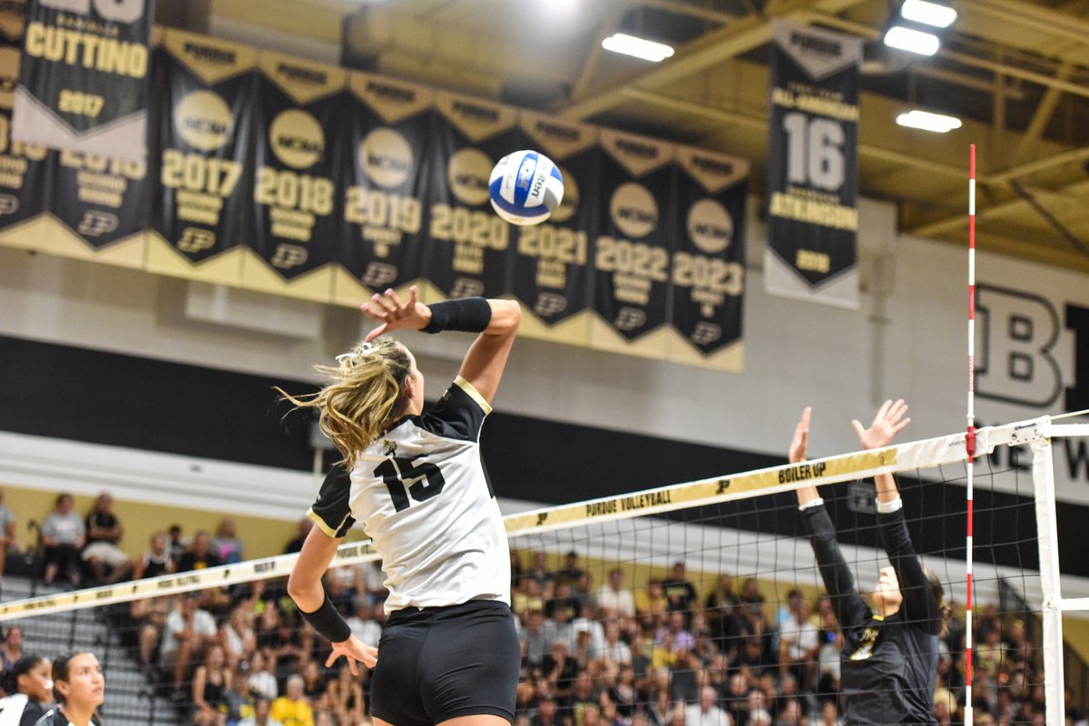 .<a href="/KennaWollard/">Kenna</a> and <a href="/lizzie_carr15/">Lizzie Carr</a> started the season in a #B1G way. 🔥

Wollard: 18 kills, .378 attack %, 4 blocks
Carr: 6 Kills, 0 errors, .400 attack %, 4 blocks