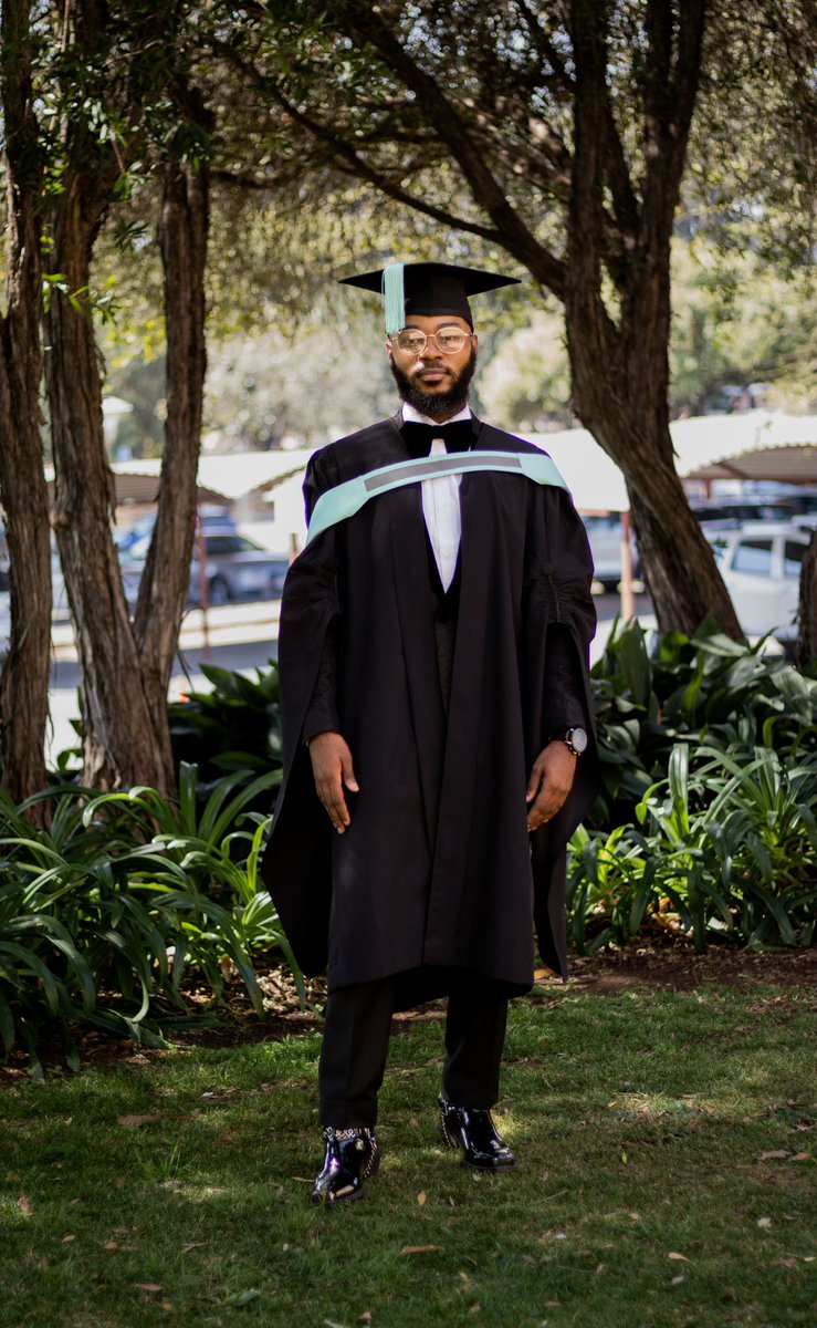 LesetjaKoka's tweet image. Living in answered prayers and my ancestors WILDEST DREAMS! 🙏🏾 A Qualified Metallurgical Engineer from YUPHI!!!🎓👷🏾♂️❤️