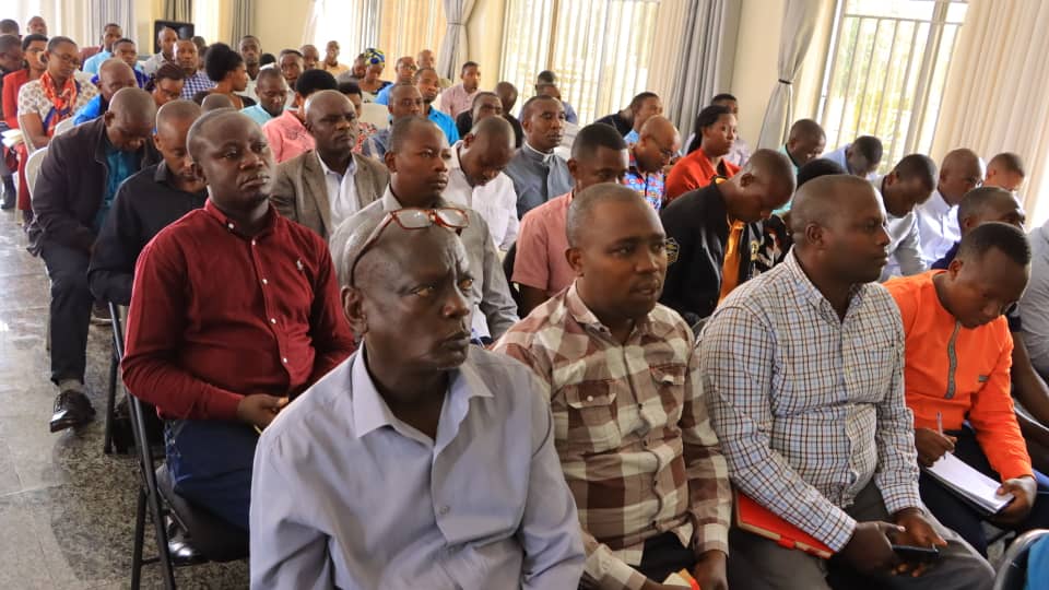 Kirehe District (@kirehedistrict) on Twitter photo Umuyobozi wโAkarere wungirije ushinzwe imibereho myiza yโabaturage <a href="/JanviereMukand4/">Janviere Mukandayisenga</a>
yayoboye inama y'uburezi yarebeye hamwe aho imyiteguro y'itangira ry'umwaka w'amashuri igihembwe cya mbere 2024/2025 igeze ishyirwa mu bikorwa,n'uburyo ibigo byitwaye mu mwaka w'amashuri ushize Umuyobozi wโAkarere wungirije ushinzwe imibereho myiza yโabaturage <a href="/JanviereMukand4/">Janviere Mukandayisenga</a>
yayoboye inama y'uburezi yarebeye hamwe aho imyiteguro y'itangira ry'umwaka w'amashuri igihembwe cya mbere 2024/2025 igeze ishyirwa mu bikorwa,n'uburyo ibigo byitwaye mu mwaka w'amashuri ushize