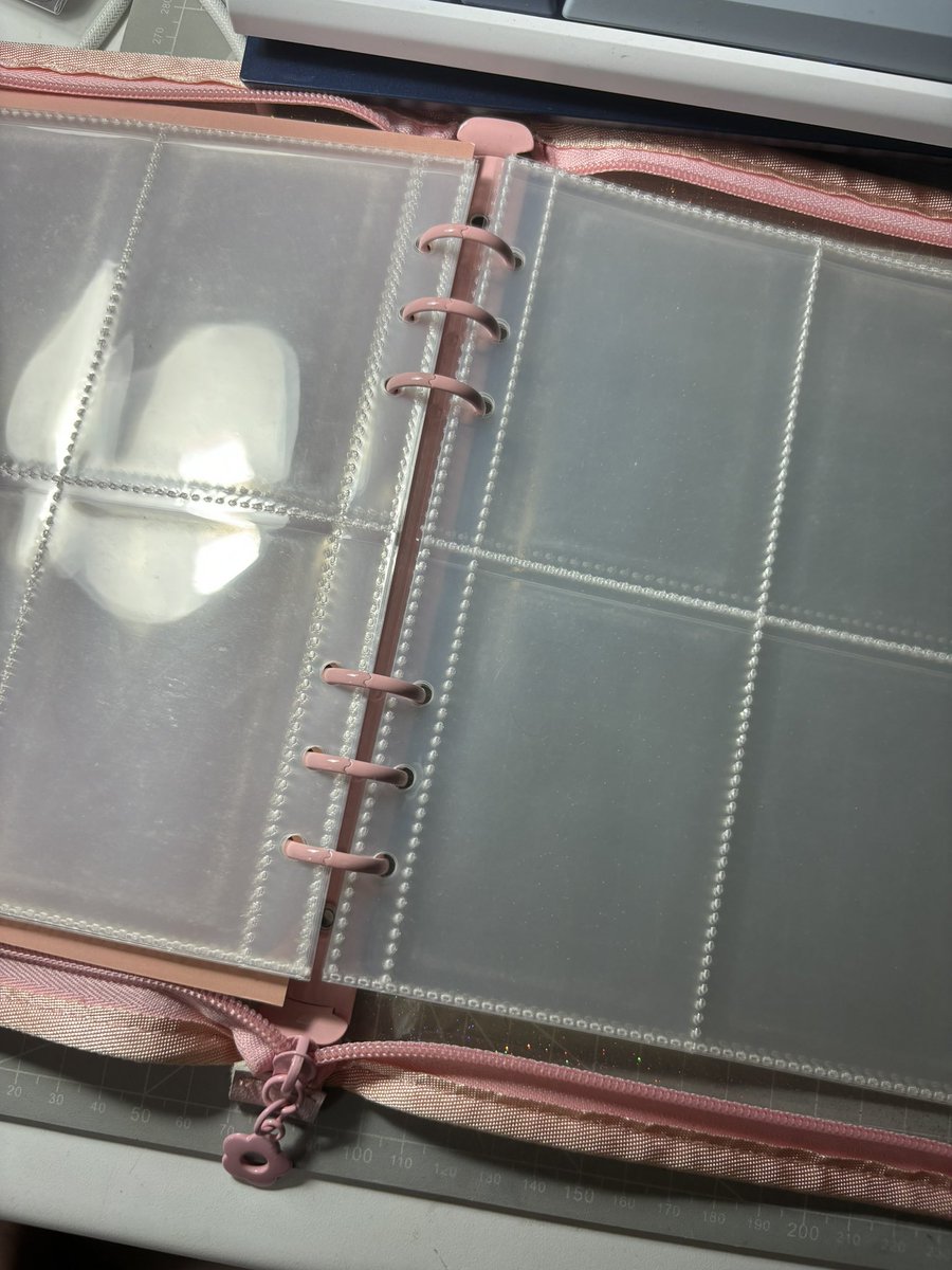 kpop binder satış

pembe fermuarlı binder 
içinde 20 tane 4lü sayfa var
400 tl (?)

herkes rtlerse sevinirim 
<a href="/kpopalbumsatis/">K-Pop Albüm Satış🇹🇷</a> <a href="/peacrry/">Kpop Satış / Takas</a> <a href="/trpctakas/">kpop satış/takas! 🌱</a> <a href="/bujo_sell/">bujo sell</a> <a href="/bujo_go/">Bujo ürünleri Go/satış</a> <a href="/bujosatis/">⊹ bujo ürünleri satış/go! 🐰</a>