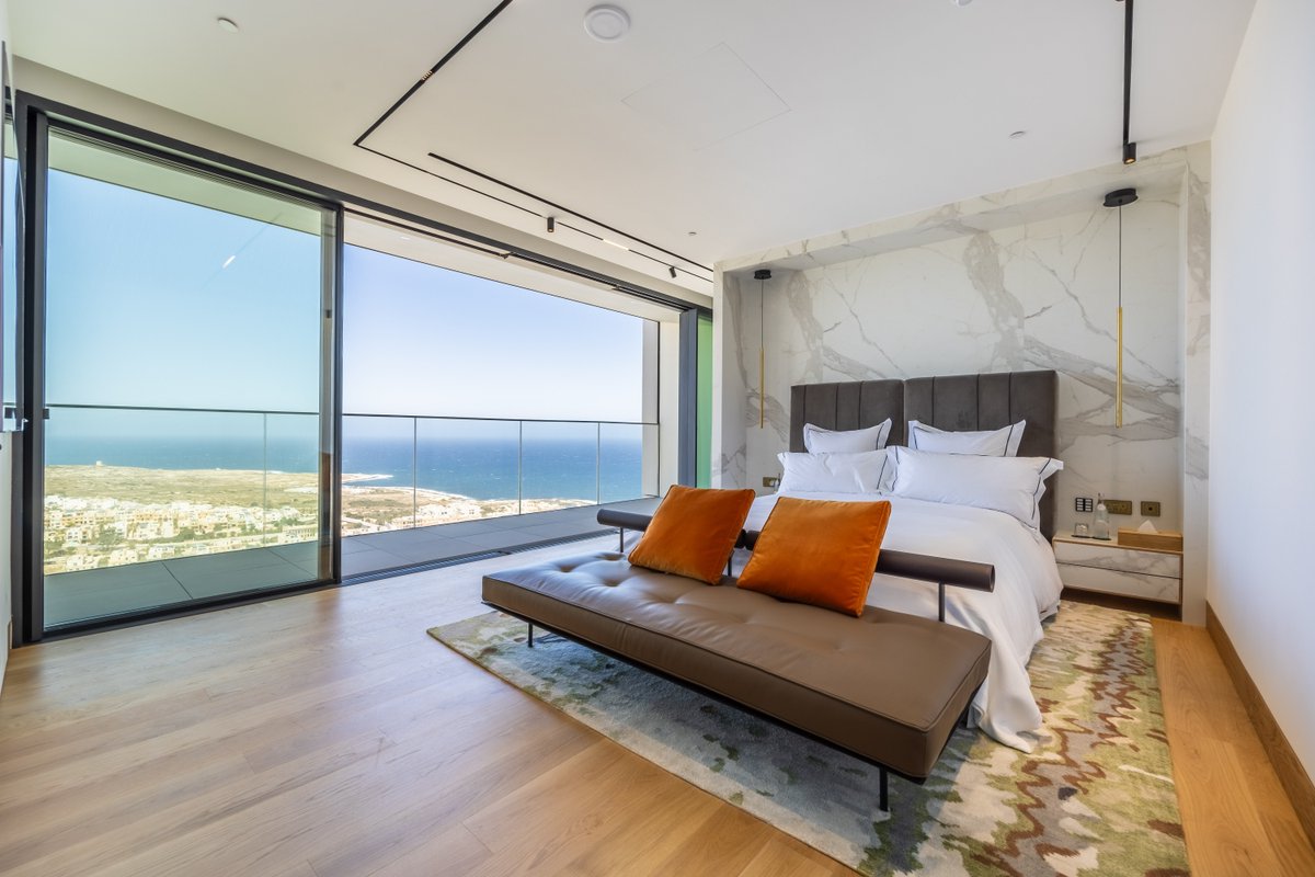 DubaiSIR_'s tweet image. International Property of the Week: Experience unparalleled luxury living in this extraordinary apartment located on the 28th level of Mercury Tower.

Listed by Malta Sotheby&apos;s International Realty 

#MaltaHomes #MercuryTower #MaltaRealEstate