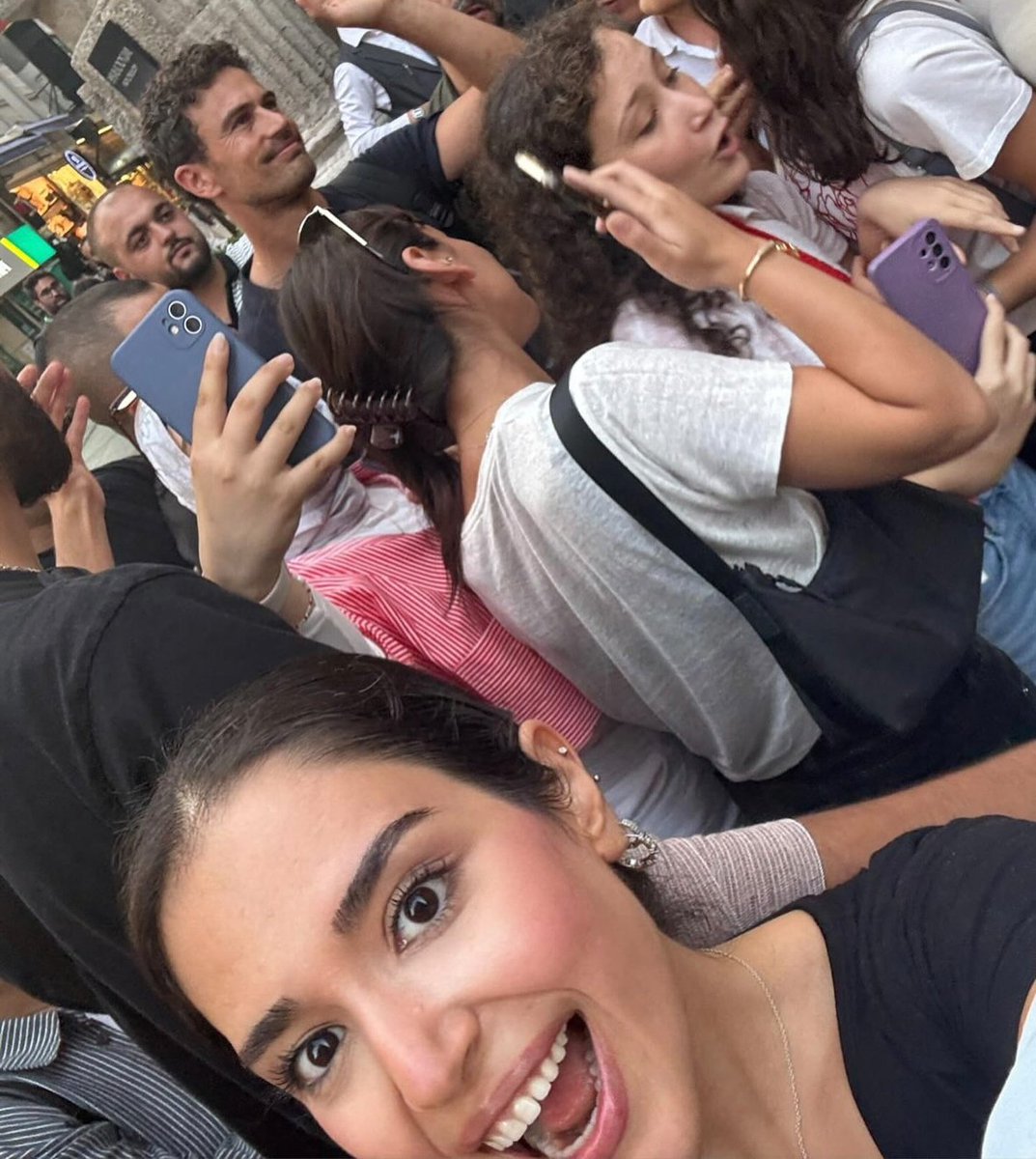 işte gerçek kız neşesi fotosu budur