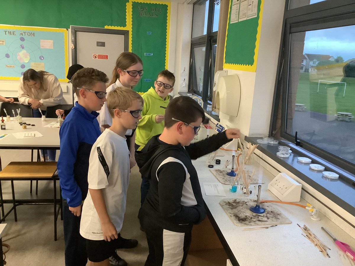P7’s loving their taster of Science tonight! 🔬⚗️🧪 <a href="/Boness_Academy/">Bo'ness Academy</a>