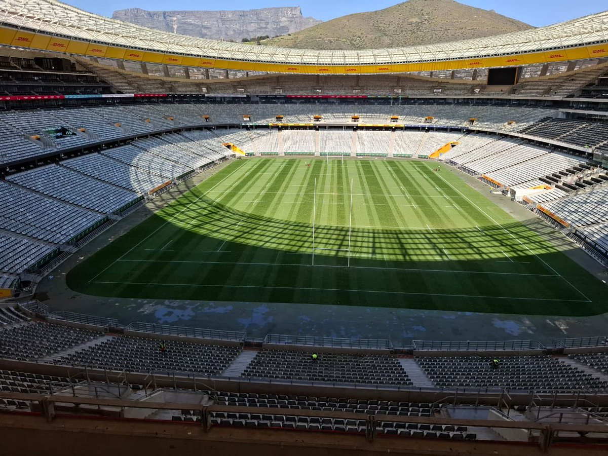 The groundsman at the Cape Town Stadium decided to cut the grass in a different pattern for Saturday’s test between the Boks and All Blacks. The Boks have won 3 out of 4 tests that they have played in the stadium. 🇿🇦💚