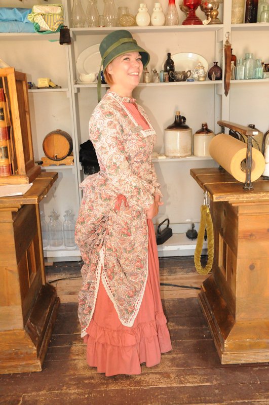 There's nothing quite like a guided tour of one of Wyoming's forts. If you visit Fort Bridger, you might meet this guide. #WednesdayinWyoming bit.ly/3XdwBVR