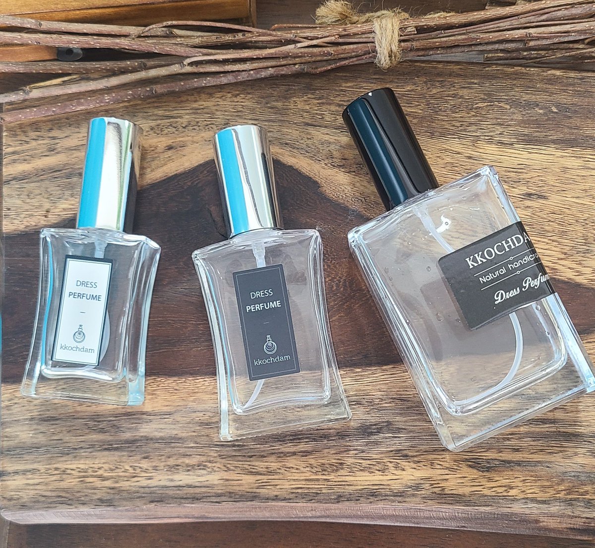 [팔로우&amp;RT이벤트] 9월 커미션 오픈 기념 자캐/최애 향수 이벤트 본 계정을 팔로우 알티 해주신 분들 중 3명에게 공방에서 직접 만든 자캐/최애 50ml 꽃담 향수를 무료로 제작해드립니다!🌸

-추첨 : 9/22일 저녁에 🐥