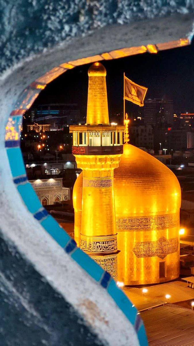 marab1386's tweet photo. گاهی‌وقتاتنها‌چیزی‌که‌میتونه‌آرومت‌کنه
نشستن‌روبه‌گنبدامام‌رضاست..💔
#همه_خادم_الرضاییم https://t.co/6Od45Dbdn0