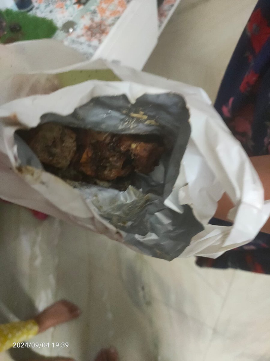 crafetaria_'s tweet photo. Gobhi parantha . NO gobhi NO parantha ,

I ordered gobhi parantha for the evening snacks around 7.10pm  today and was supposed to receive it in 25 minutes, after a while it showed a slight delay I guessed due to rain so I waited but on my surprise I received a non veg parcel https://t.co/xJnHJgyj3C