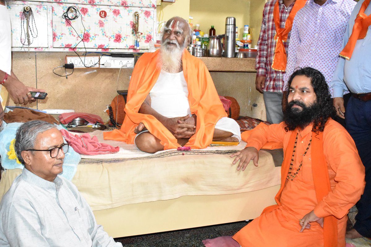 bhomsingh9784's tweet photo. अखिल भारतीय सांगलिया धाम के गादीपति श्री श्री 108 श्री ओमदास जीमहाराज आज जोधपुर पधारे. युवा मित्रों ने स्वागत करके आशीर्वाद लिया. @YMSSRAJASTHAN https://t.co/e92sD9MQ6H