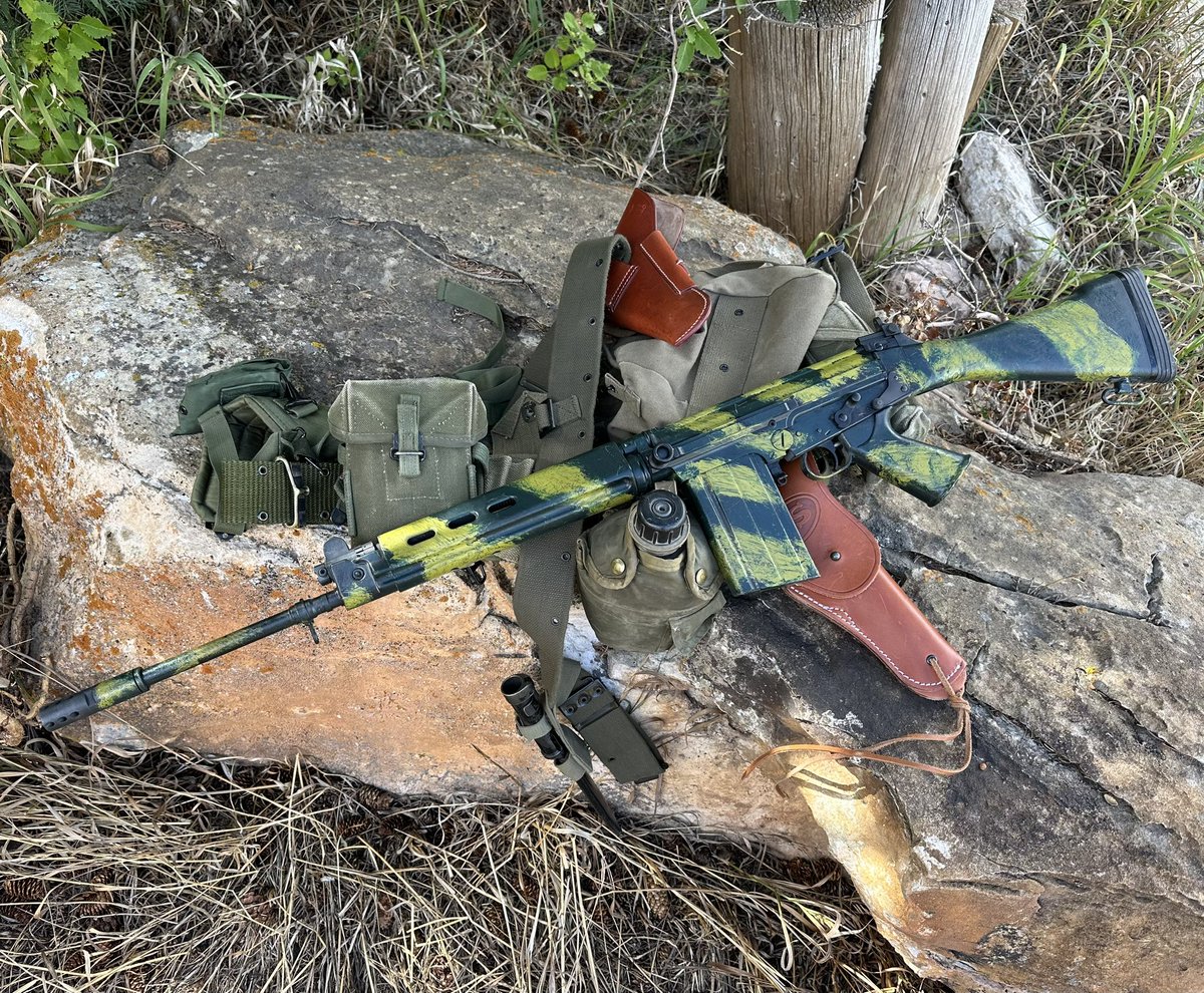 studentofthegun's tweet photo. DS Arms version of Rhodesian R1 #bushwar #fnfal https://t.co/pHv5nfCSkG