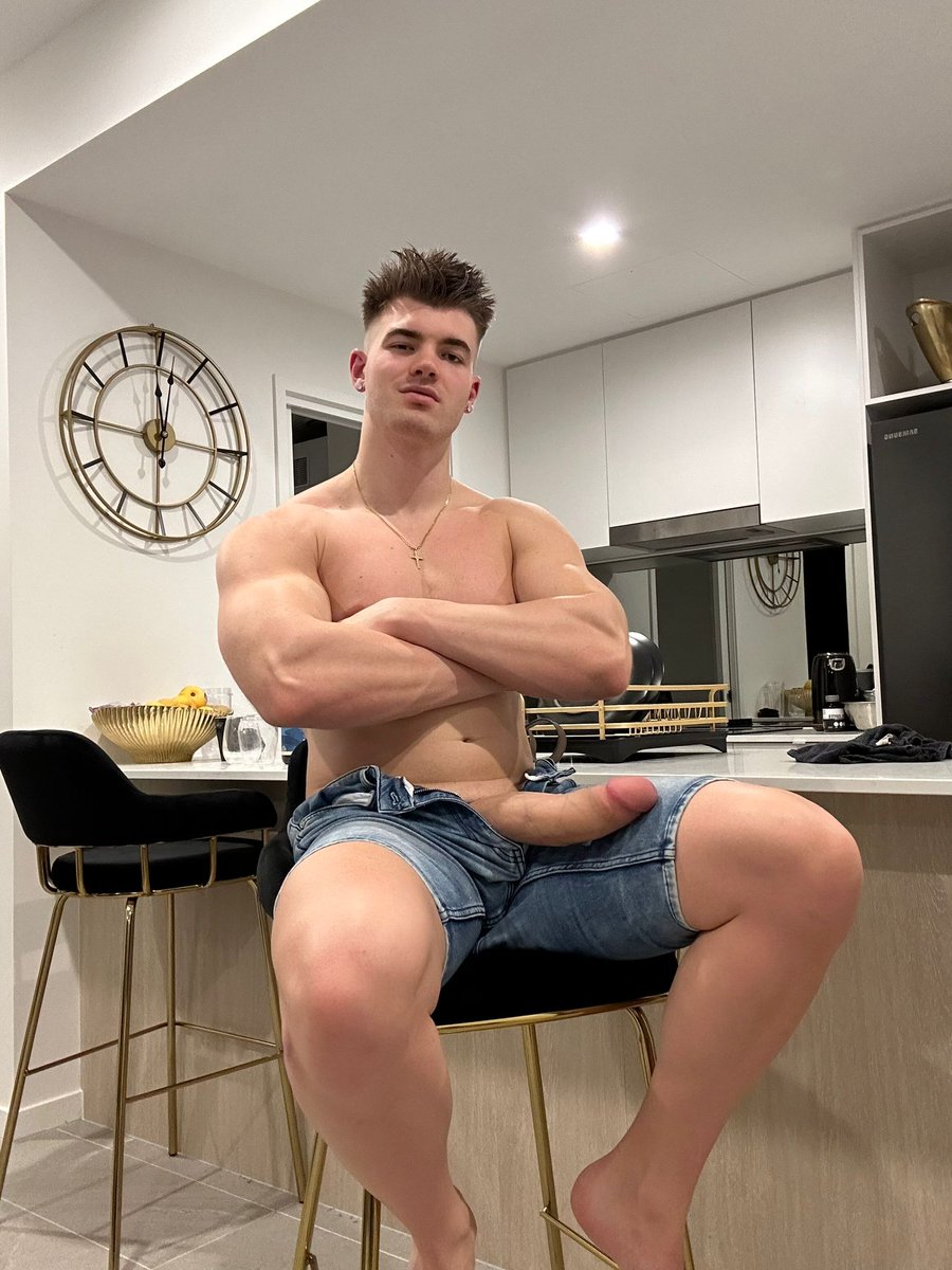 Chadstiffy's tweet photo. Add my Snapchat: Spoiltchad 👀💦 https://t.co/UXWEF4zPX1