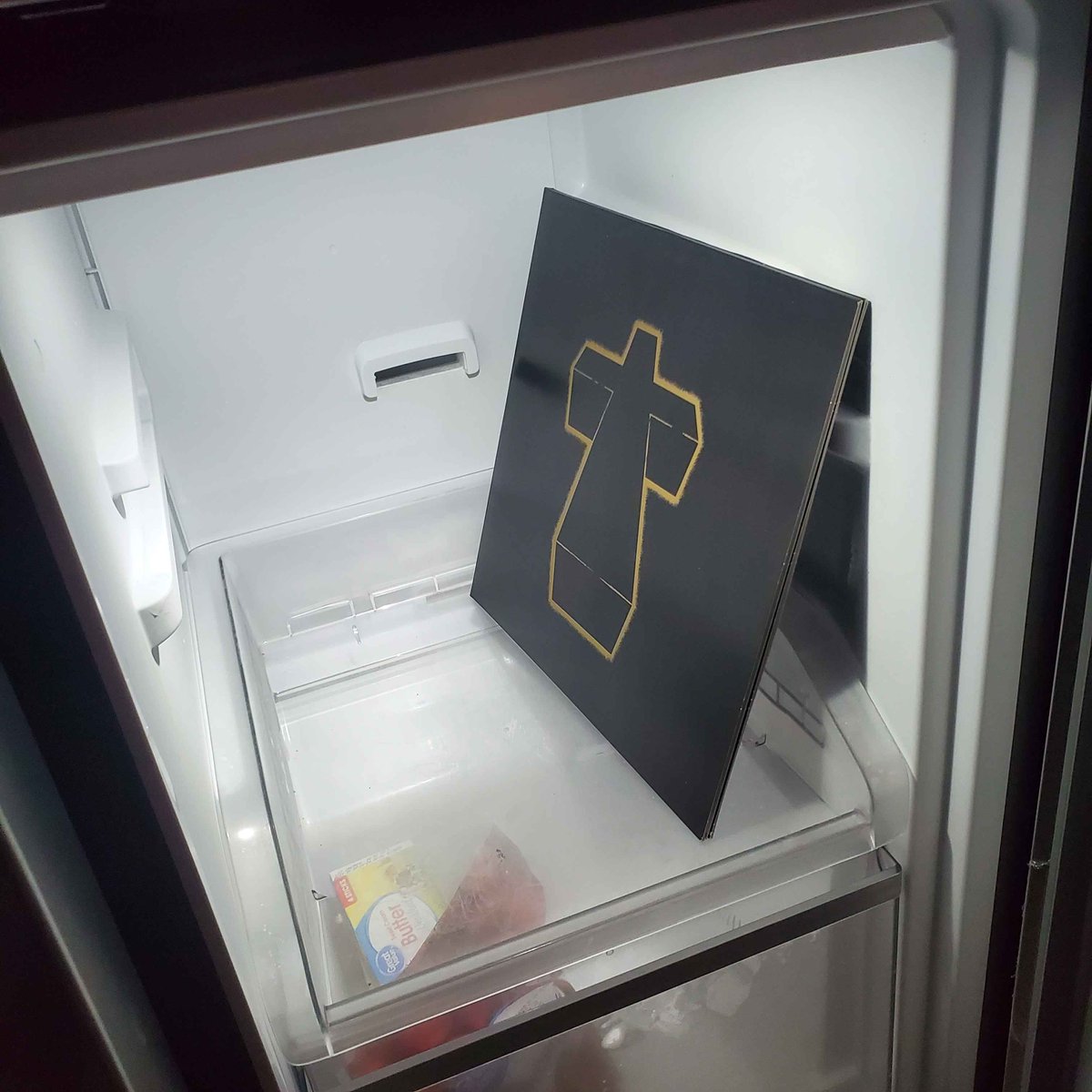 RevenantAnarchy's tweet photo. Album so cool I had to toss it in the freezer https://t.co/mSCuBVKPRd