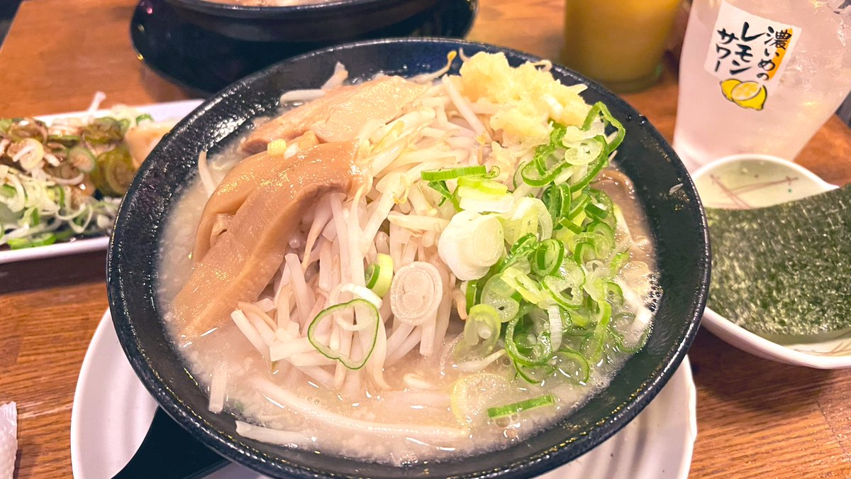 S4ilorCou's tweet image. 2024.9.2 ＠下北沢SHELTER
機材搬入の時点でとみさんのアンプがっ⁉︎はじまる前から大変興奮いたしました… まさかカポも違ったのは気がつきませんでした笑 ステルオンナ＆GOLDEN AGEの進化っぷりに度肝抜かれたし、ステルオンナのギターリフやっぱり大好きすぎる…
#toybee #SHELTER #MovingNow!!!!!