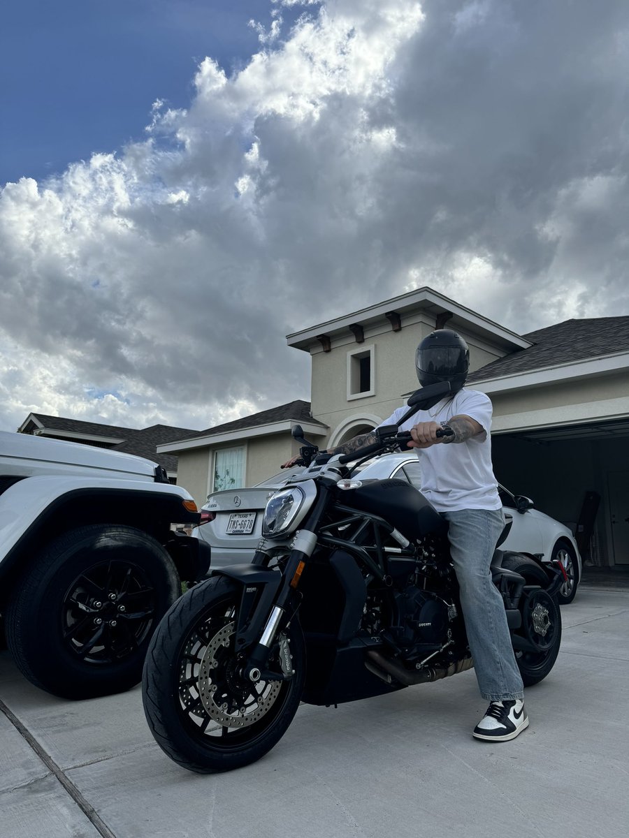 MediumUglyJ's tweet photo. I’m the cool dad https://t.co/mnlEnkSAjo