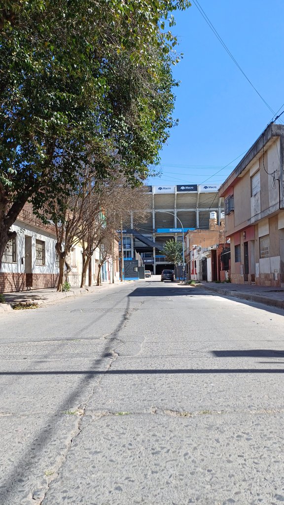 Solounailusa's tweet image. El gigante. P/la pirateada de @belgrano. #Alberdi 🏴‍☠️