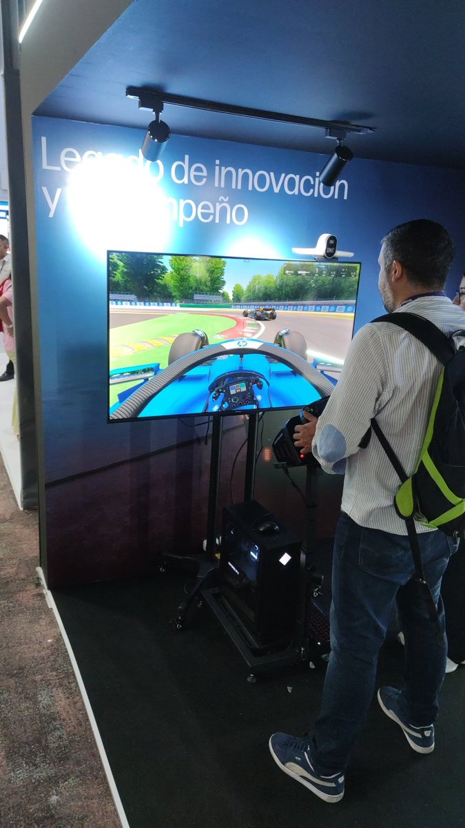 technoymas's tweet image. Así se vive el primer día en #andicom2024  @ANDICOM