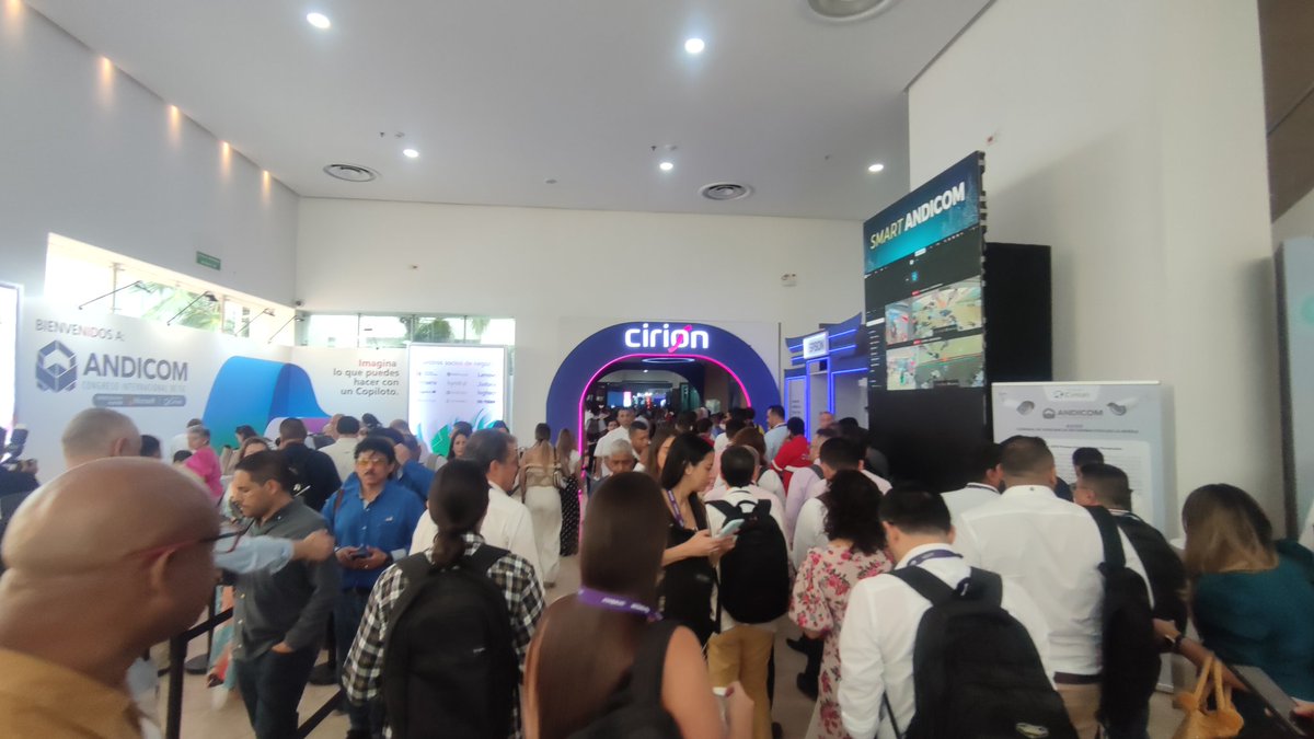technoymas's tweet image. Así se vive el primer día en #andicom2024  @ANDICOM