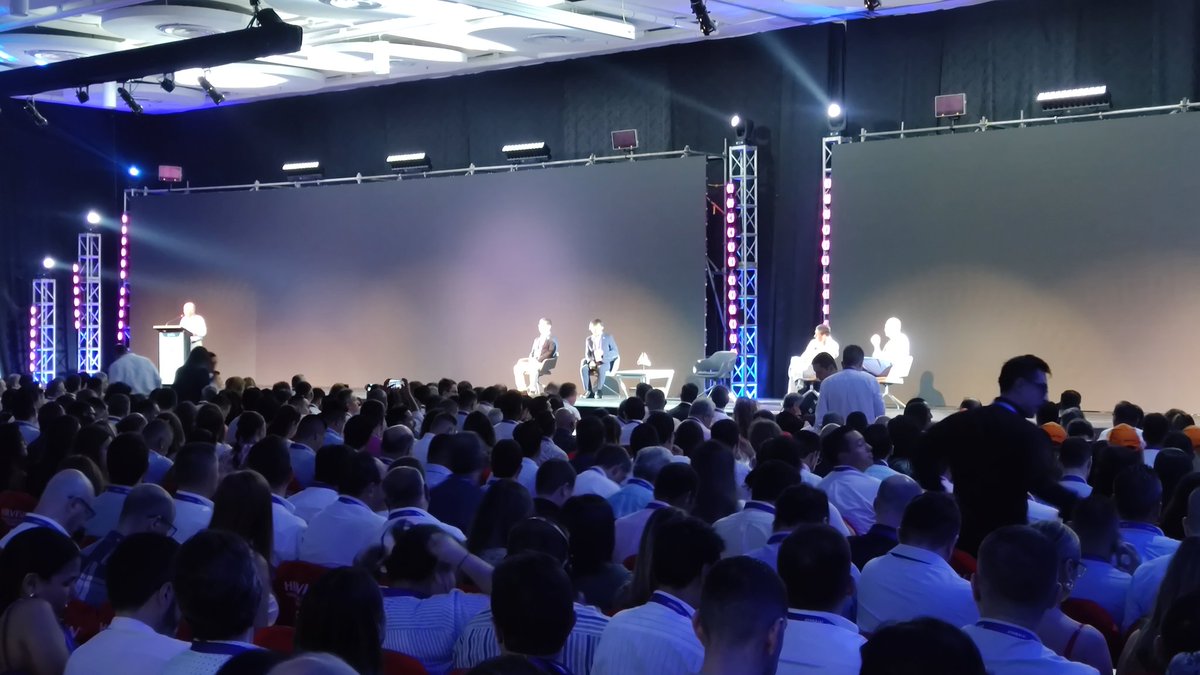 technoymas's tweet image. Así se vive el primer día en #andicom2024  @ANDICOM