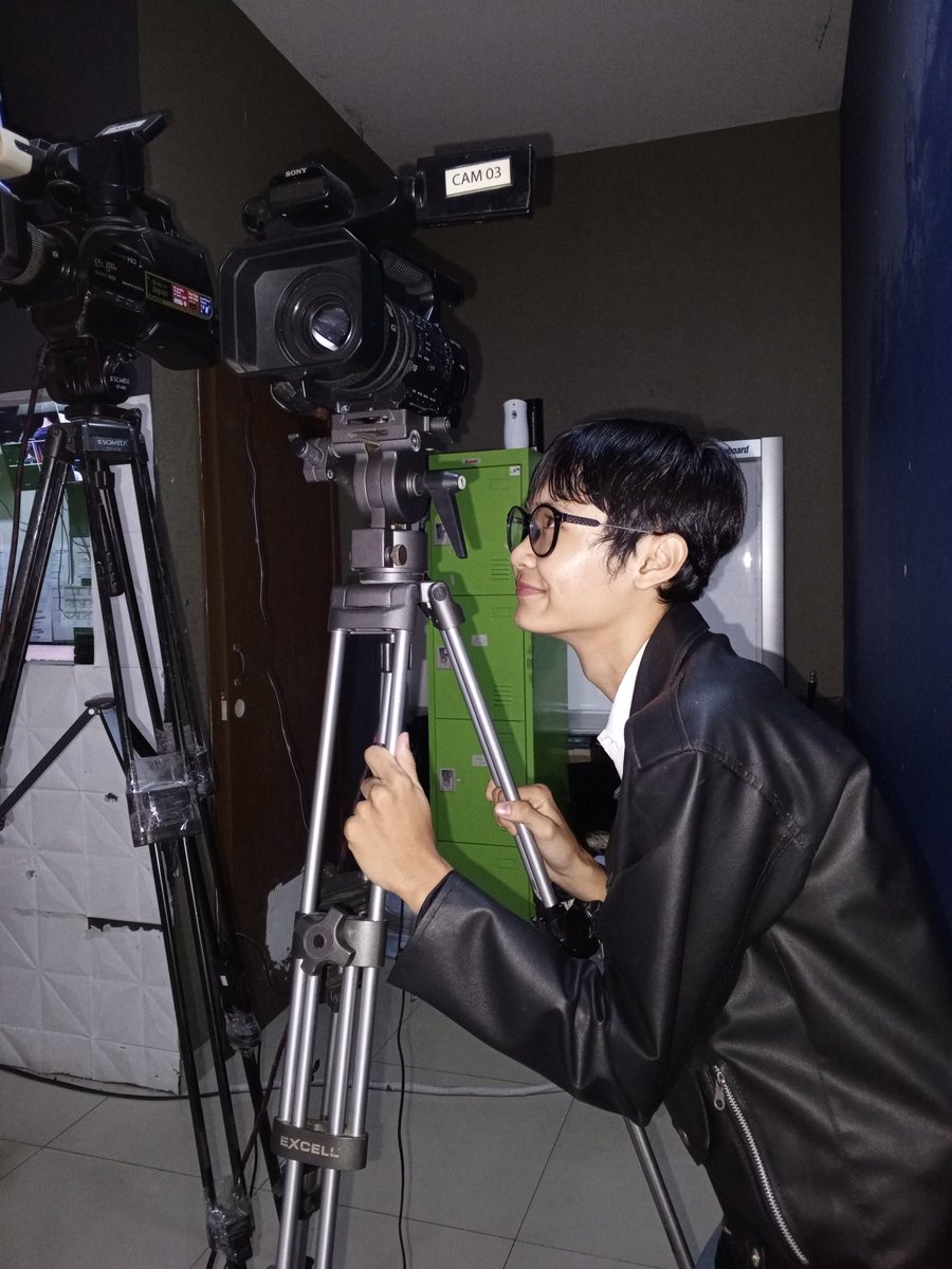 rubyeanwoo's tweet photo. Behind the scene (ceritanya)

#TBSD #TheBSelcaDay #DeobiSelcaDay #더비셀카데이 #TheBShot◡̈  #Younghoon @WE_THE_BOYZ https://t.co/UbEdTOREwe