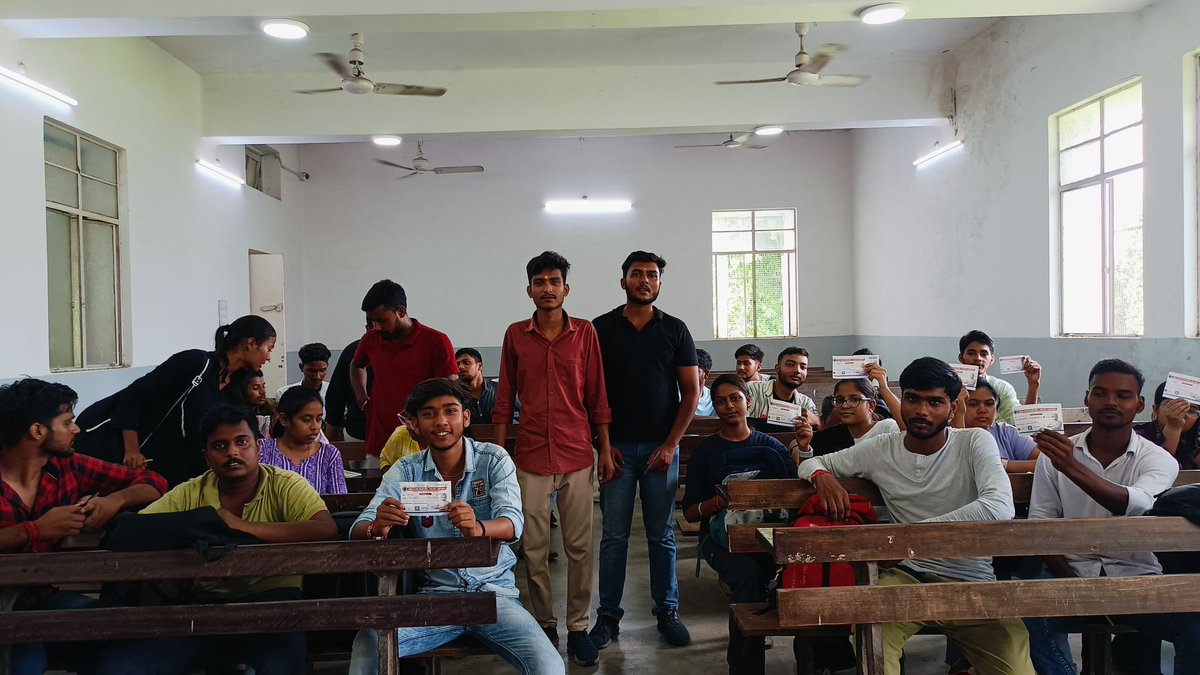 abvplu's tweet photo. #अभियान_निरंतर_जारी_है 
#सदस्यता_अभियान 
सदस्यता अभियान के निमित्त @abvplu इकाई द्वारा क्लास कैंपेनिंग कर सैकड़ों नए विद्यार्थियों को एबीवीपी की प्राथमिक सदस्यता दिलाई गई। 
#abvplu https://t.co/BtmvIhdZIQ