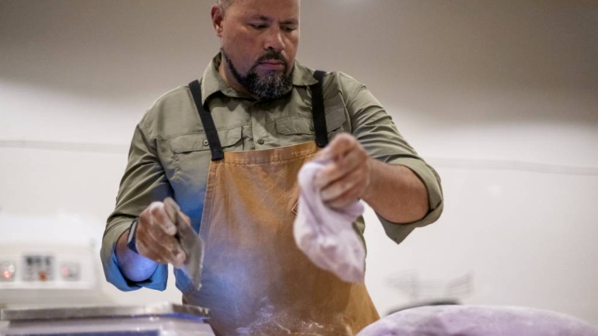 CleanPowerSF's tweet photo. “Making the world a better place one beautiful loaf of bread at a time.”
Meet Azikiwee Anderson aka "Z," the visionary behind @RizeUpBakery. Based in SF - this bakery isn't just about bread - it's a true community hub and proud #CleanPowerSF customer. https://t.co/QmIAJd4sYz https://t.co/xCCXf8bZ2d