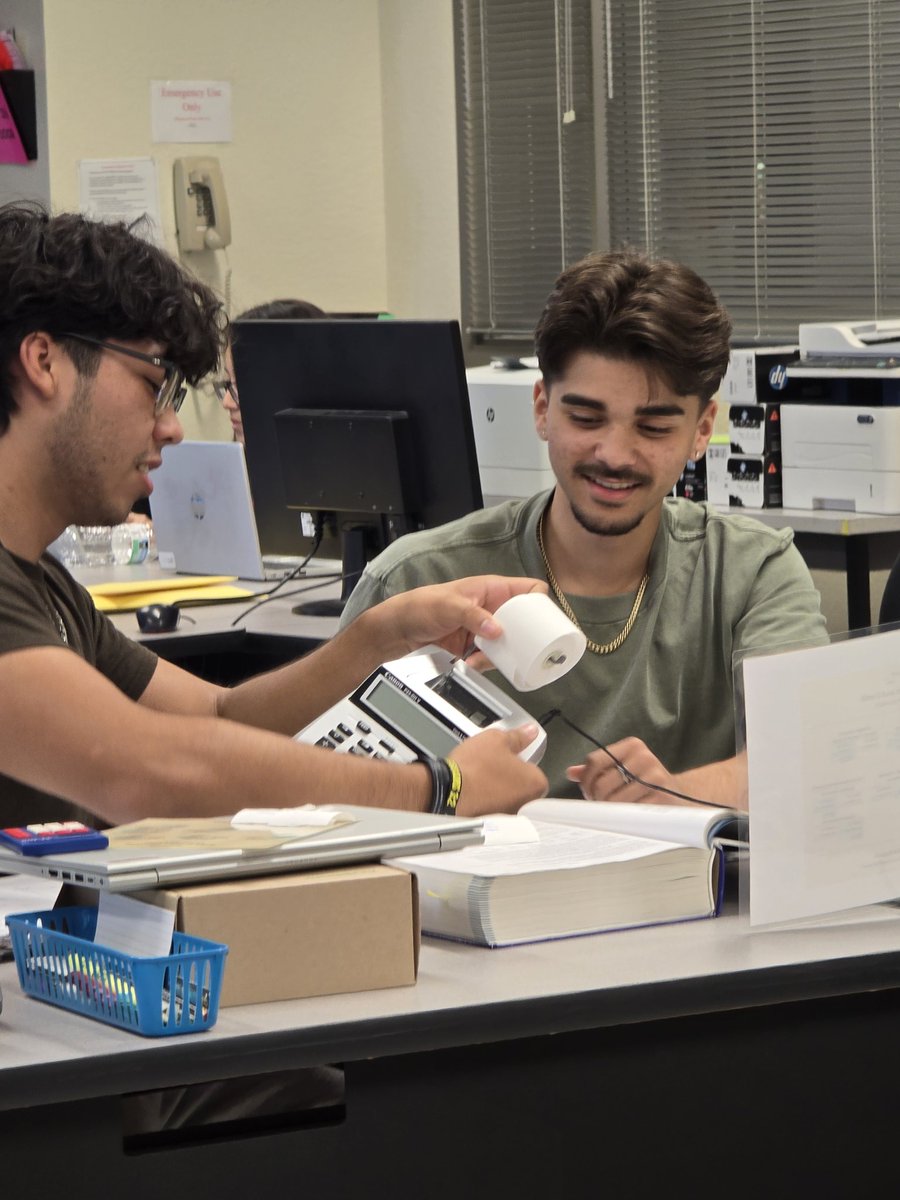 MsDeLuca_iTECH's tweet image. Today students are learning to use a calculator.  So much fun. @iTECH_College @collierschools