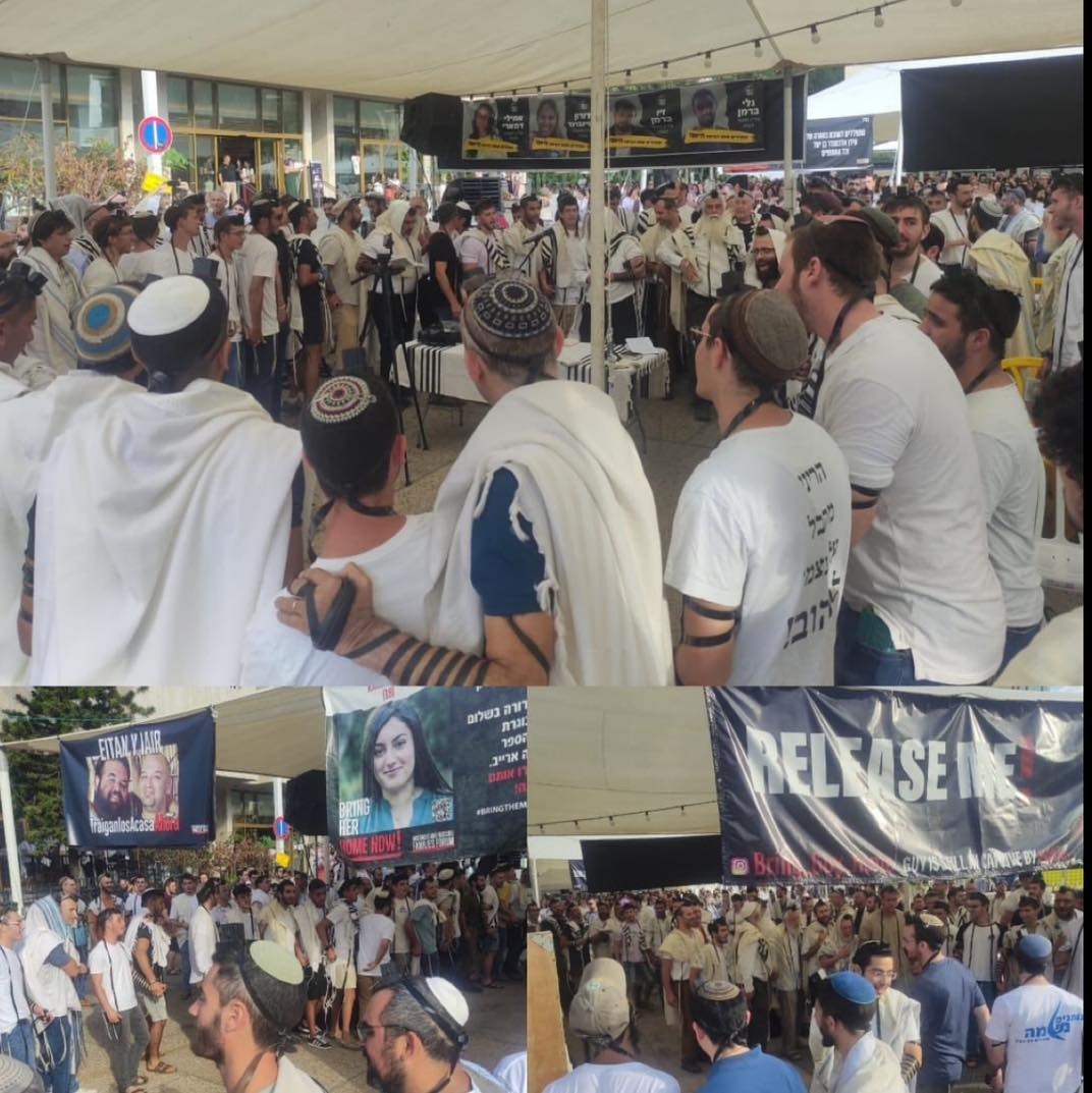 An uplifting and powerful Rosh Chodesh Elul prayer this morning at Hostage Square in Tel Aviv. 

May the month of Elul bring blessings to salvation with it. 

Here are some of the Jewish customs for this special month:

-Each day (excepting Shabbat), a ram’s horn (called a