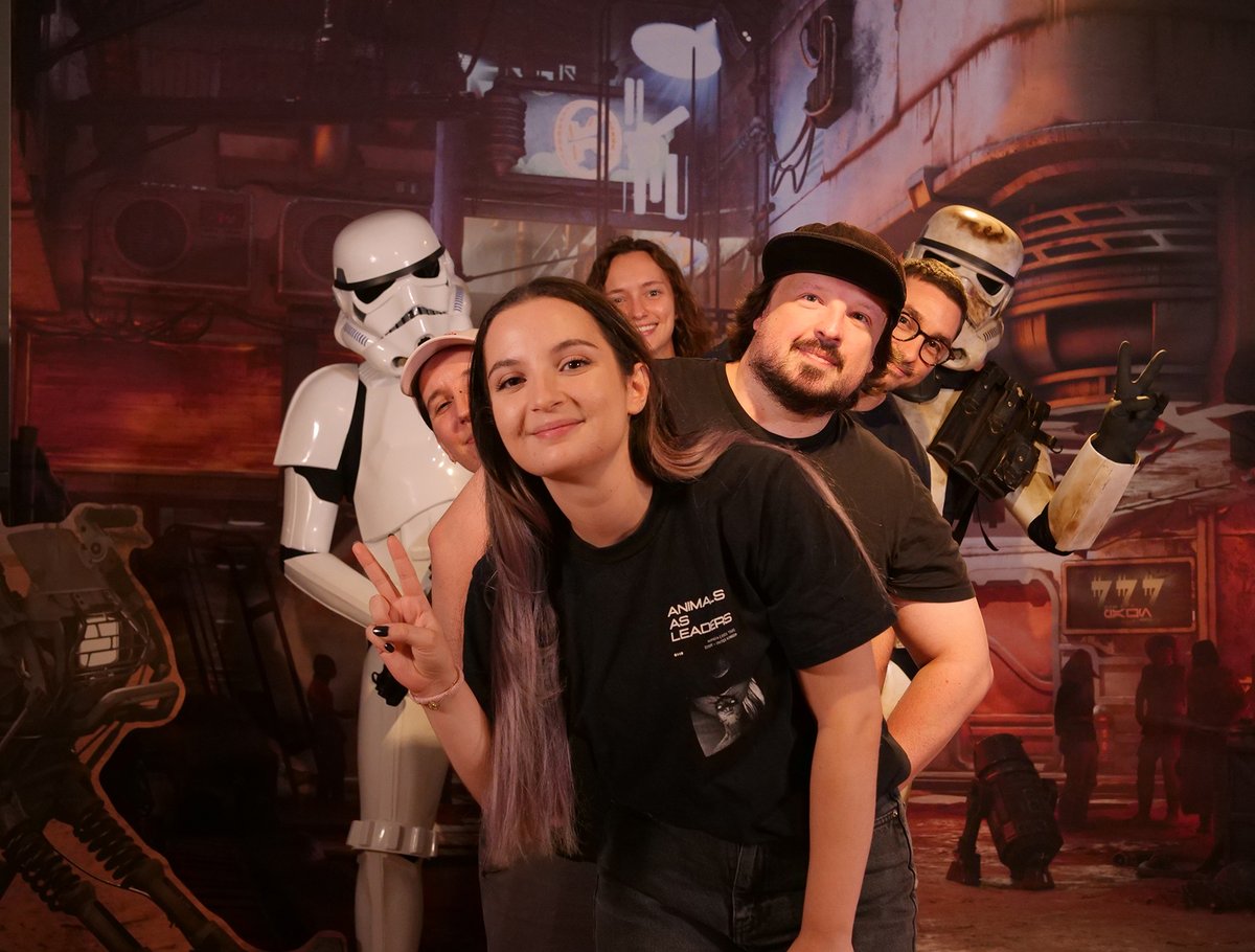 To celebrate Star Wars Outlaws and the Paris team who worked on the game, several activities were organised in the Studio's cantina in the company of Stormtroopers ✨ We immersed ourselves in the world of Kay and Nix with games and challenges, while posing with a smile 🤩