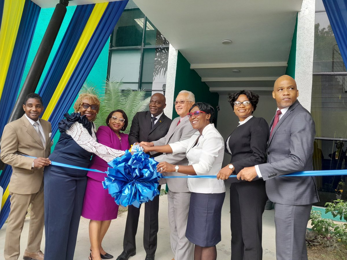 mojofficialjm's tweet photo. Minister @Delroychuckjm (centre) with representatives from the Ministry of Justice, the Judiciary and Court Administration Division officially opening the St Ann Family Court today.
@EUinJamaica
#Accesstojustice
#Firstclassjusticesystem
#providingjusticetransforminglives https://t.co/ttr6LPBjkK