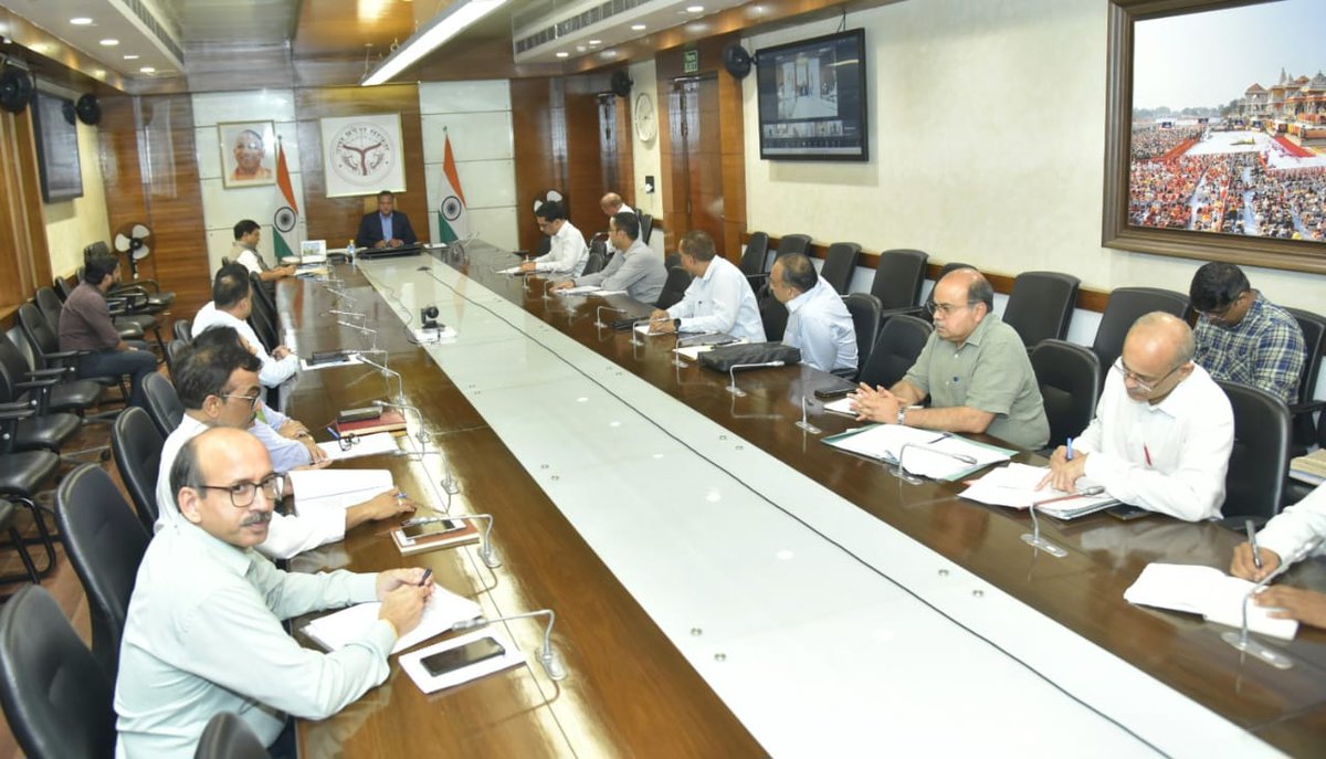 Manoj Kumar Singh, IAS, Chief Secretary, UP (@chiefsecy_up) on Twitter photo आज सम्बंधित विभागीय अधिकारियों के साथ यमुना हिण्डन डूब एरिया में निवास कर रहे व्यक्तियों को विद्युत कनेक्शन दिए जाने के सम्बन्ध में बैठक करआवश्यक दिशा-निर्देश दिए। आज सम्बंधित विभागीय अधिकारियों के साथ यमुना हिण्डन डूब एरिया में निवास कर रहे व्यक्तियों को विद्युत कनेक्शन दिए जाने के सम्बन्ध में बैठक करआवश्यक दिशा-निर्देश दिए।