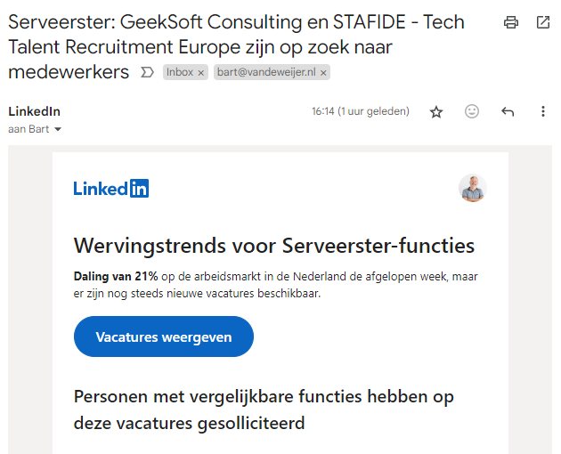 Hallo <a href="/LinkedIn/">LinkedIn</a>, sinds ik serverbeheerder ben krijg ik steeds serverster vacatures in de e-mail... zucht...