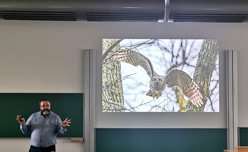 The speaker of <a href="/NC3Niche/">NC3</a>, Prof. Dr. Oliver Krüger, is giving a fascinating public lecture on "Behaviour in Change" - taking the audience on an exciting journey through Westphalia, the Arctic and Galapagos.
#NC3Conference #Individualisation