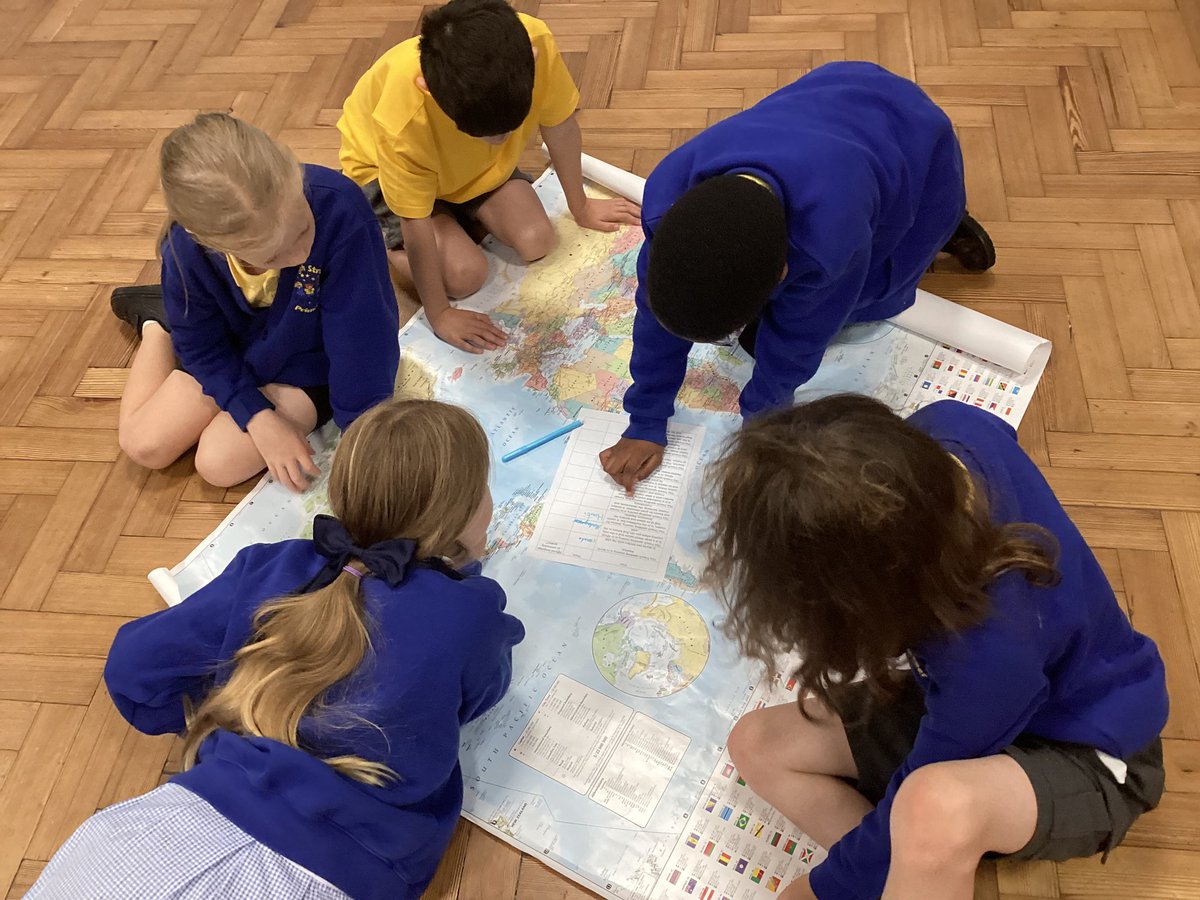 highstreetps's tweet image. #hspsY5 on a French-speaking country hunt. 
Mae Blwyddyn 5 yn chwilio am wledydd Ffrangeg eu hiaith. 
#mapskills