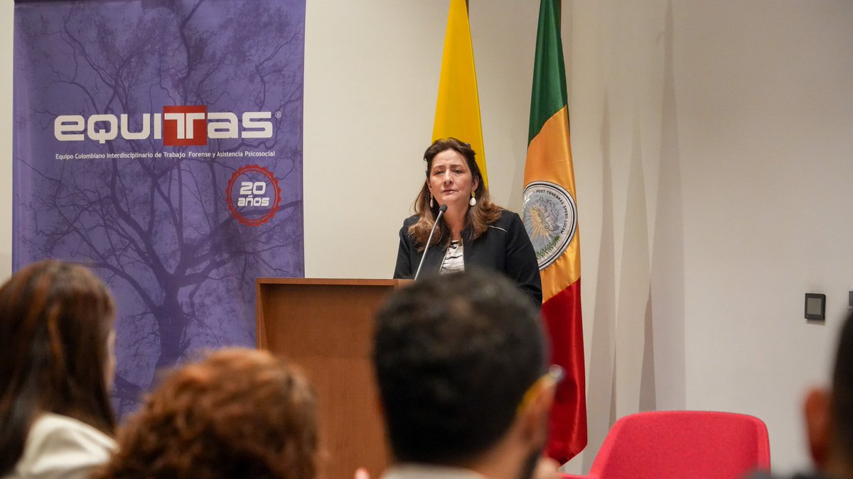 En su intervención, la ministra Ángela María Buitrago mencionó que “hablar de una especialización de este tipo significa reconocer la necesidad de la experticia en todas las grandes búsquedas que generan las violaciones de derechos humanos”.