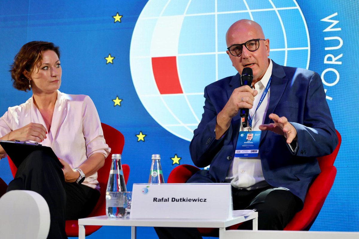 Podczas panelu „Deregulacja drogą do silnego wzrostu gospodarczego?” @Economic_Forum prezes <a href="/dutkiewiczrafal/">Rafał Dutkiewicz</a>  jako przykład złej praktyki tworzenia prawa przytoczył sytuację, w której do projektu ustawy deregulacyjnej, na etapie prac sejmowych, wprowadzono poprawkę skutkującą