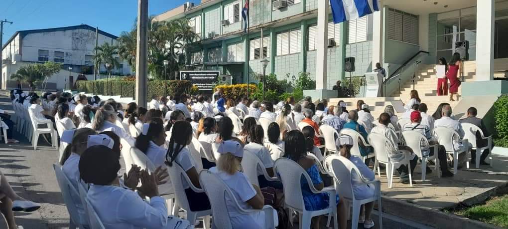 🏢El Centro Especializado Ambulatorio "Héroes d Playa Girón" d #Cienfuegos festejó sus 15 años d creados. Distinciones como la Piti Fajardo, el Premio Provincial d salud "Enrique Barnet" y otros reconocimientos se entregaron durante la festividad.
#CubaPorLaSalud ❤️