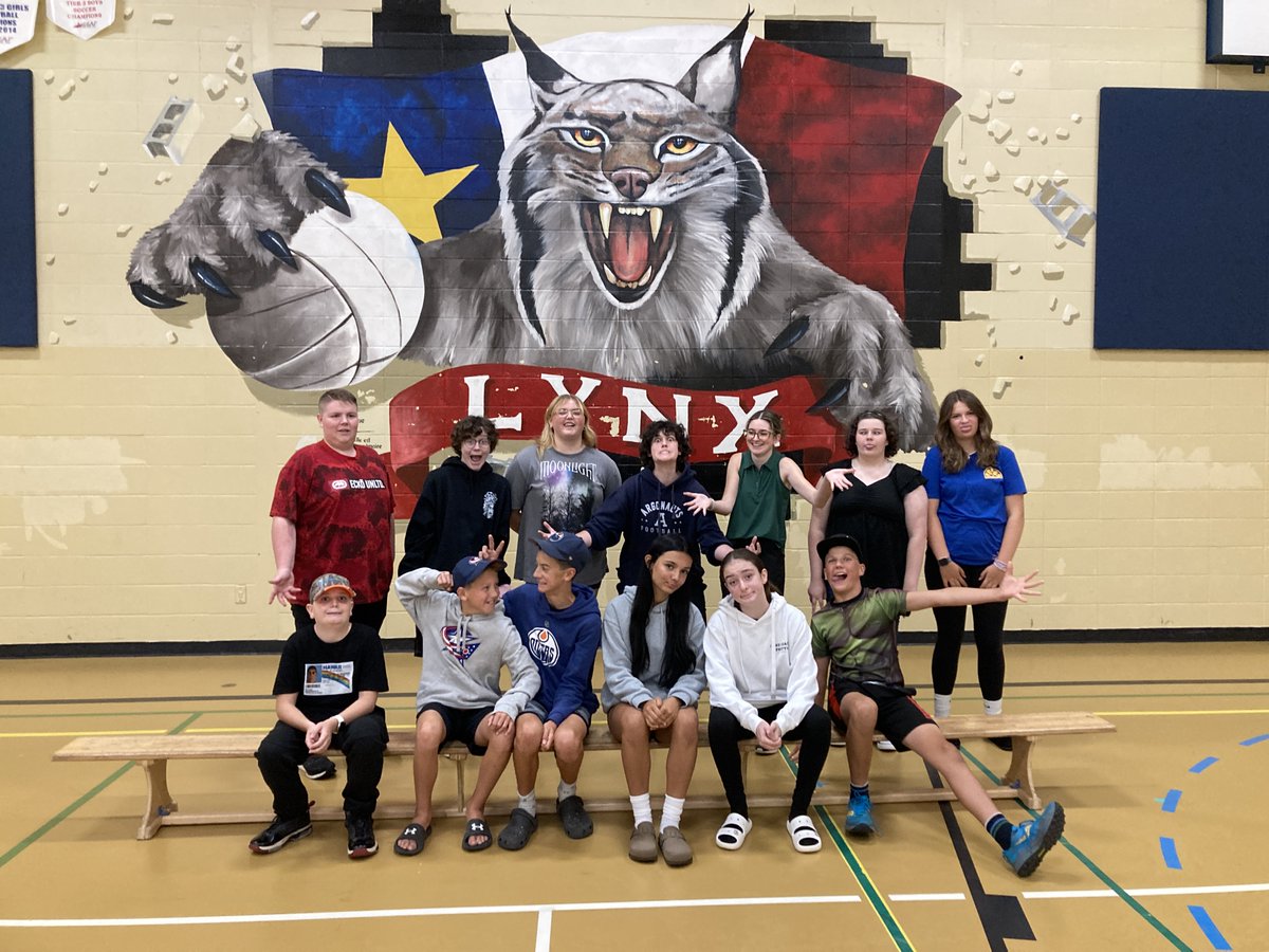 Et oui, demain c'est la rentrée scolaire! 🎊
Tout le personnel est prêt pour vous accueillir, ainsi que le conseil étudiant de cette année scolaire!!! On remercie tout le monde pour tous leurs préparatifs.
💛🔵⚪️🔴
À demain! 🎊